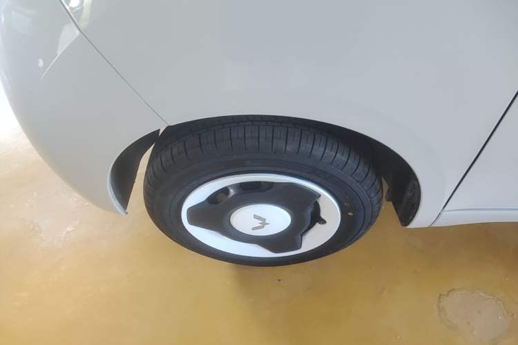 Used Wuling Hongguang MINIEV 2024 3rd Generation 215km Youth Edition Left Front Wheel Hub