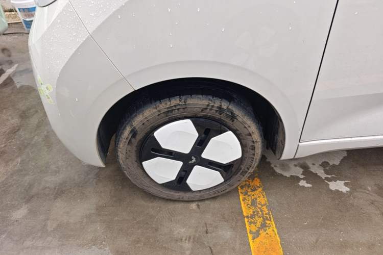 Used Wuling Hongguang MINIEV 2024 3rd Generation 215km Advanced Version Left Front Wheel Hub