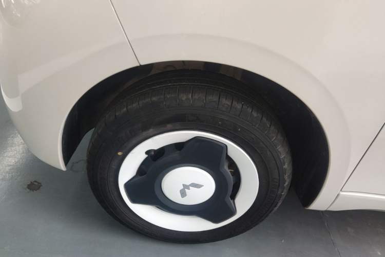 Used Wuling Hongguang MINIEV 2024 3rd Generation 215km Youth Edition Left Front Wheel Hub
