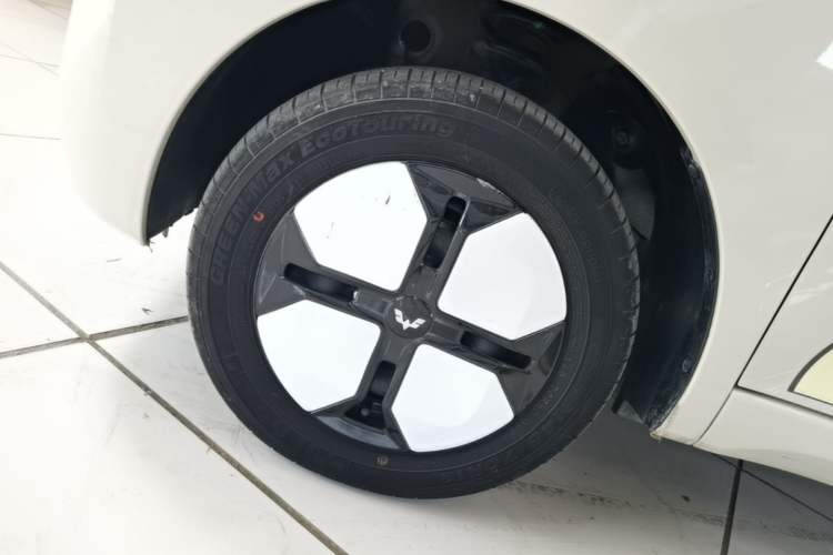 Used Wuling Hongguang MINIEV 2024 3rd Generation 215km Advanced Version Left Front Wheel Hub