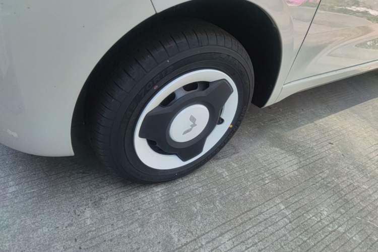 Used Wuling Hongguang MINIEV 2024 3rd Generation 215km Youth Edition Left Front Wheel Hub