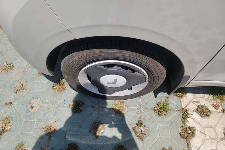 Used Wuling Hongguang MINIEV 2024 3rd Generation 215km Youth Edition Left Front Wheel Hub