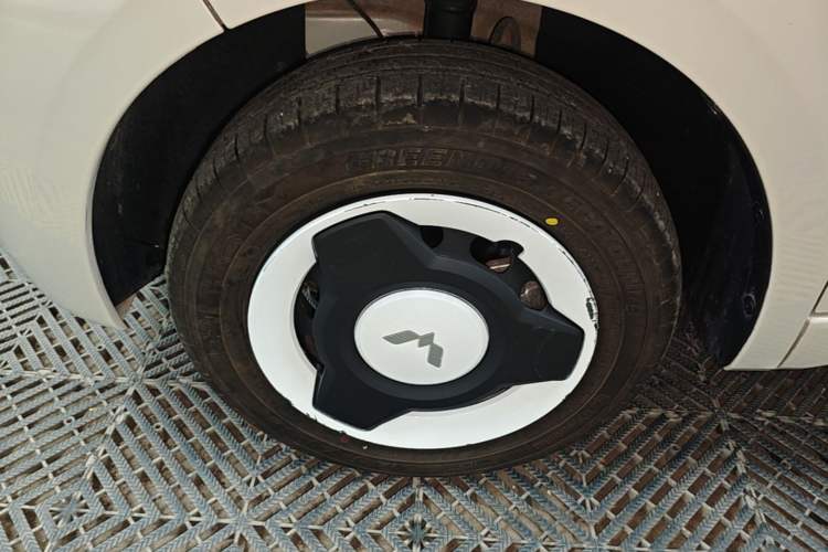 Used Wuling Hongguang MINIEV 2024 3rd Generation 215km Youth Edition Left Front Wheel Hub