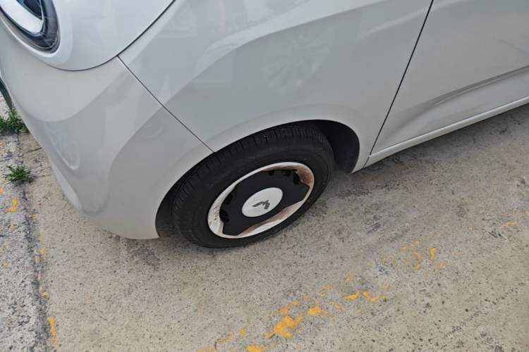 Used Wuling Hongguang MINIEV 2024 3rd Generation 215km Youth Edition Left Front Wheel Hub