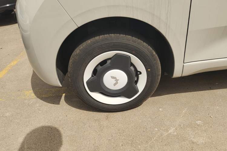 Used Wuling Hongguang MINIEV 2024 3rd Generation 215km Youth Edition Left Front Wheel Hub