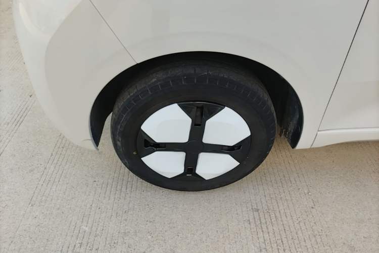 Used Wuling Hongguang MINIEV 2024 3rd Generation 215km Youth Edition Left Front Wheel Hub