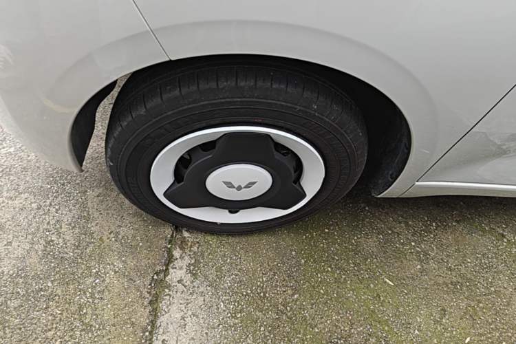 Used Wuling Hongguang MINIEV 2024 3rd Generation 215km Youth Edition Left Front Wheel Hub
