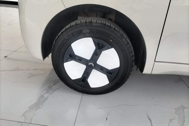 Used Wuling Hongguang MINIEV 2024 3rd Generation 215km Youth Edition Left Front Wheel Hub