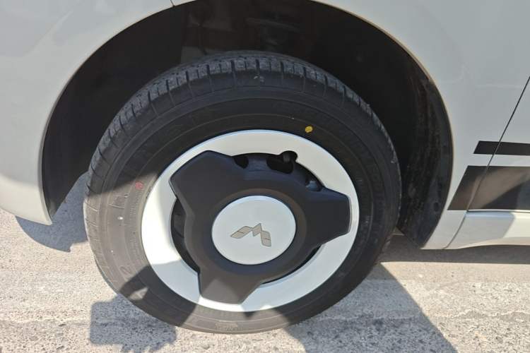 Used Wuling Hongguang MINIEV 2024 3rd Generation 215km Youth Edition Left Front Wheel Hub