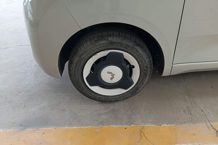 Used Wuling Hongguang MINIEV 2024 3rd Generation 215km Youth Edition Left Front Wheel Hub