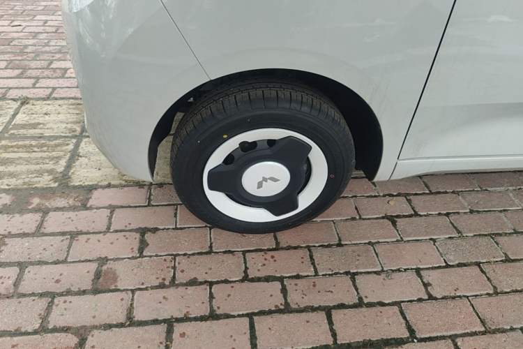 Used Wuling Hongguang MINIEV 2024 3rd Generation 215km Youth Edition Left Front Wheel Hub
