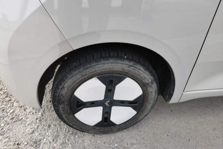 Used Wuling Hongguang MINIEV 2024 3rd Generation 215km Advanced Version Left Front Wheel Hub