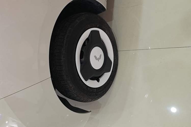 Used Wuling Hongguang MINIEV 2024 3rd Generation 215km Youth Edition Left Front Wheel Hub
