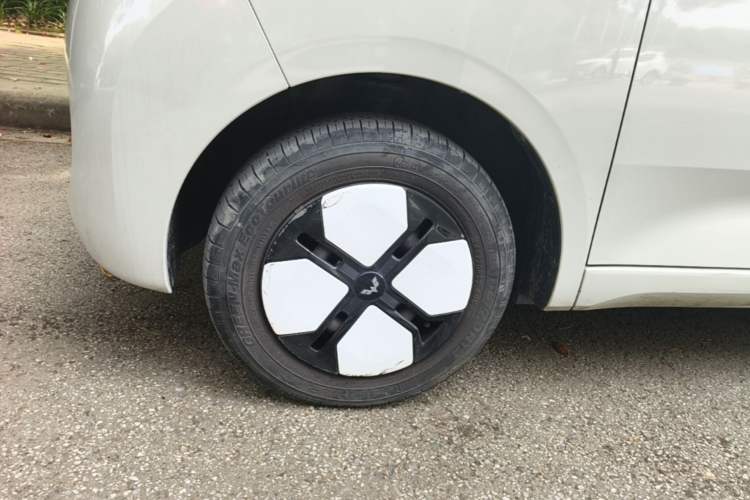 Used Wuling Hongguang MINIEV 2024 3rd Generation 215km Advanced Version Left Front Wheel Hub