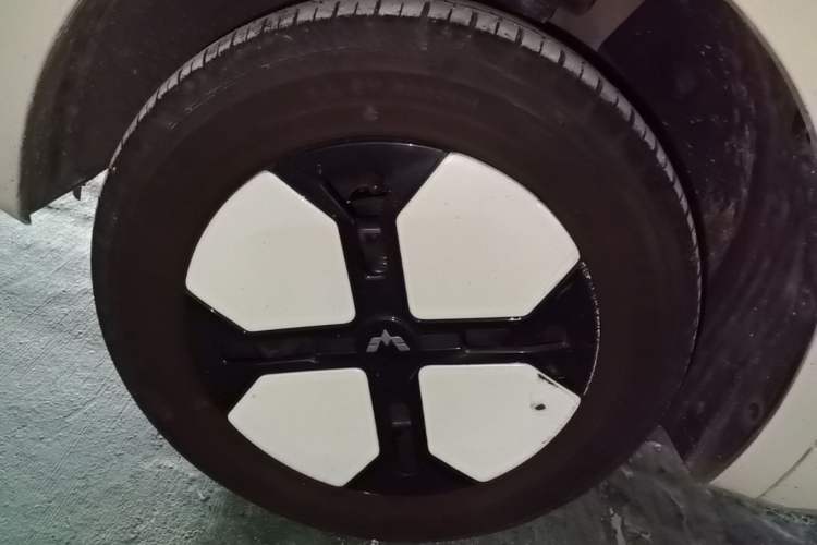 Used Wuling Hongguang MINIEV 2024 3rd Generation 215km Advanced Version Left Front Wheel Hub