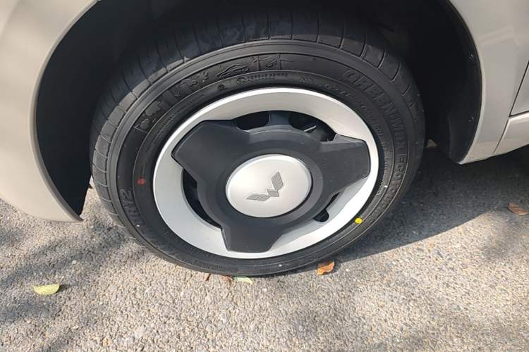 Used Wuling Hongguang MINIEV 2024 3rd Generation 215km Youth Edition Left Front Wheel Hub