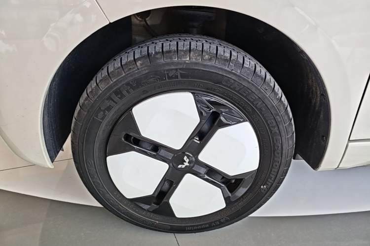 Used Wuling Hongguang MINIEV 2024 3rd Generation 215km Advanced Version Left Front Wheel Hub