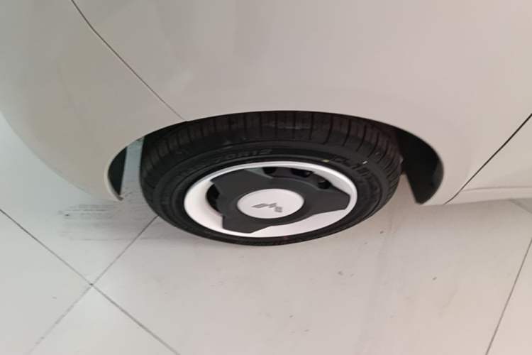 Used Wuling Hongguang MINIEV 2024 3rd Generation 215km Youth Edition Left Front Wheel Hub