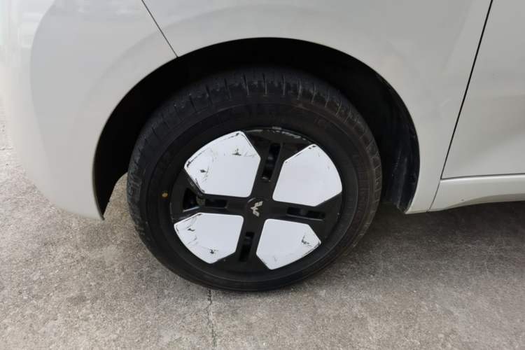 Used Wuling Hongguang MINIEV 2024 3rd Generation 215km Advanced Version Left Front Wheel Hub