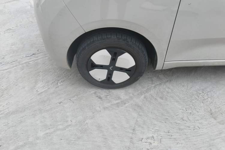 Used Wuling Hongguang MINIEV 2024 3rd Generation 215km Advanced Version Left Front Wheel Hub