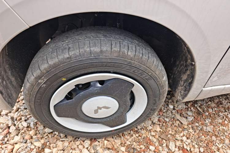 Used Wuling Hongguang MINIEV 2024 3rd Generation 215km Youth Edition Left Front Wheel Hub