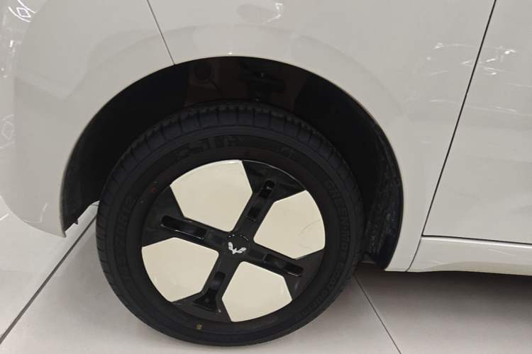 Used Wuling Hongguang MINIEV 2024 3rd Generation 215km Youth Edition Left Front Wheel Hub