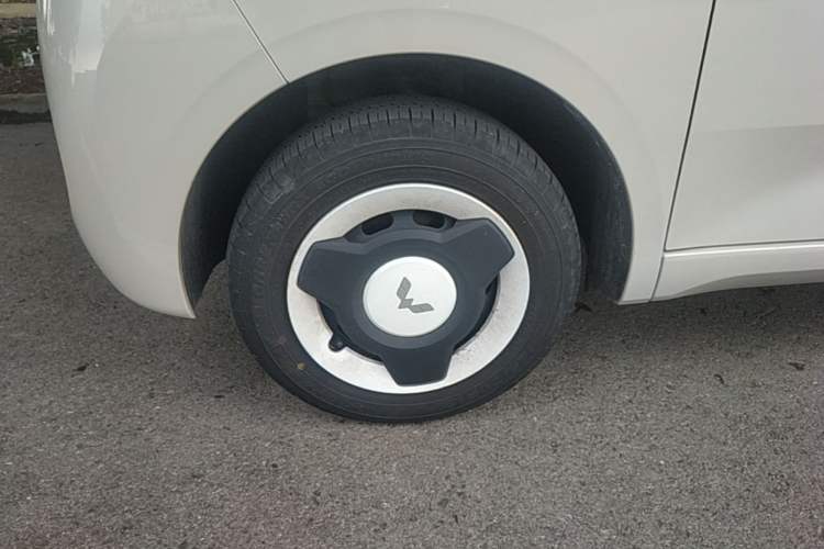 Used Wuling Hongguang MINIEV 2024 3rd Generation 215km Youth Edition Left Front Wheel Hub