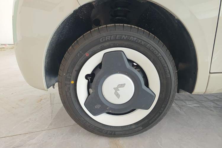 Used Wuling Hongguang MINIEV 2024 3rd Generation 215km Youth Edition Left Front Wheel Hub