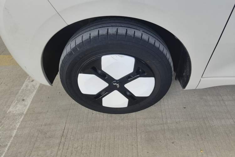 Used Wuling Hongguang MINIEV 2024 3rd Generation 215km Advanced Version Left Front Wheel Hub