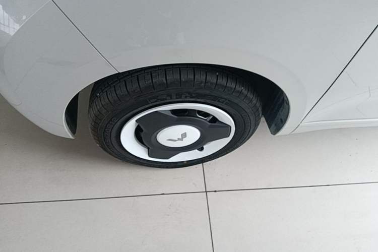 Used Wuling Hongguang MINIEV 2024 3rd Generation 215km Youth Edition Left Front Wheel Hub
