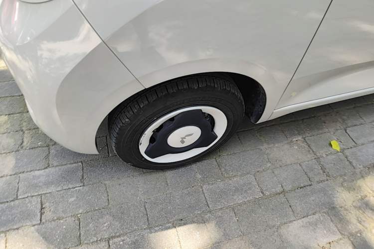 Used Wuling Hongguang MINIEV 2024 3rd Generation 215km Youth Edition Left Front Wheel Hub