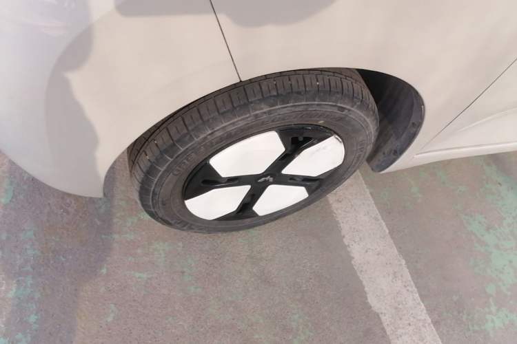 Used Wuling Hongguang MINIEV 2024 3rd Generation 215km Advanced Version Left Front Wheel Hub