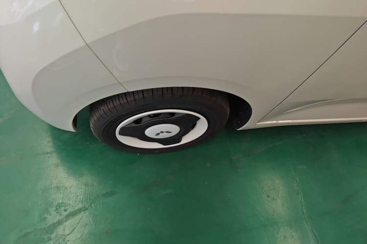 Used Wuling Hongguang MINIEV 2024 3rd Generation 215km Youth Edition Left Front Wheel Hub