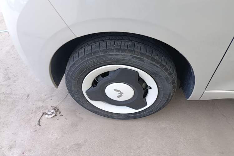 Used Wuling Hongguang MINIEV 2024 3rd Generation 215km Youth Edition Left Front Wheel Hub