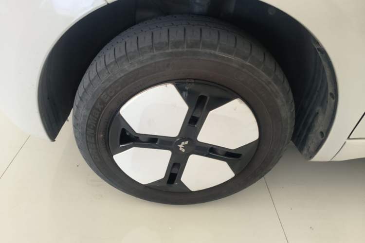 Used Wuling Hongguang MINIEV 2024 3rd Generation 215km Advanced Version Left Front Wheel Hub
