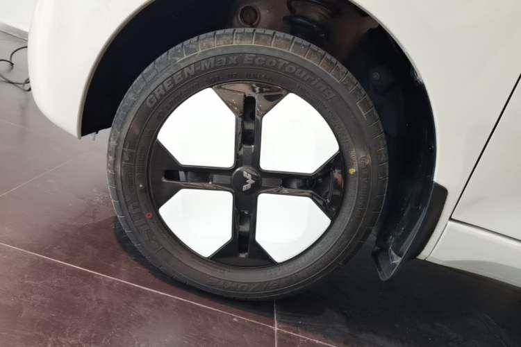 Used Wuling Hongguang MINIEV 2024 3rd Generation 215km Advanced Version Left Front Wheel Hub