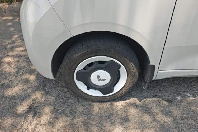 Used Wuling Hongguang MINIEV 2024 3rd Generation 215km Youth Edition Left Front Wheel Hub