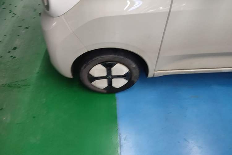 Used Wuling Hongguang MINIEV 2024 3rd Generation 215km Advanced Version Left Front Wheel Hub