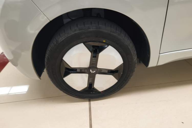 Used Wuling Hongguang MINIEV 2024 3rd Generation 215km Youth Edition Left Front Wheel Hub