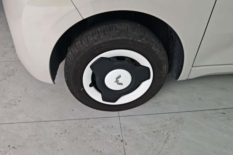 Used Wuling Hongguang MINIEV 2024 3rd Generation 215km Youth Edition Left Front Wheel Hub