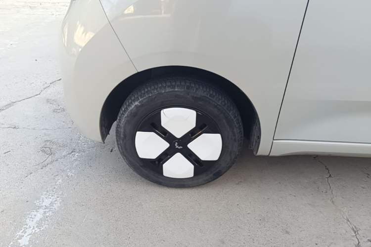 Used Wuling Hongguang MINIEV 2024 3rd Generation 215km Advanced Version Left Front Wheel Hub