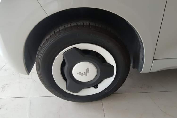 Used Wuling Hongguang MINIEV 2024 3rd Generation 215km Youth Edition Left Front Wheel Hub