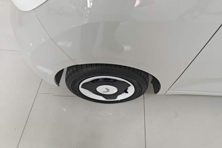 Used Wuling Hongguang MINIEV 2024 3rd Generation 215km Youth Edition Left Front Wheel Hub