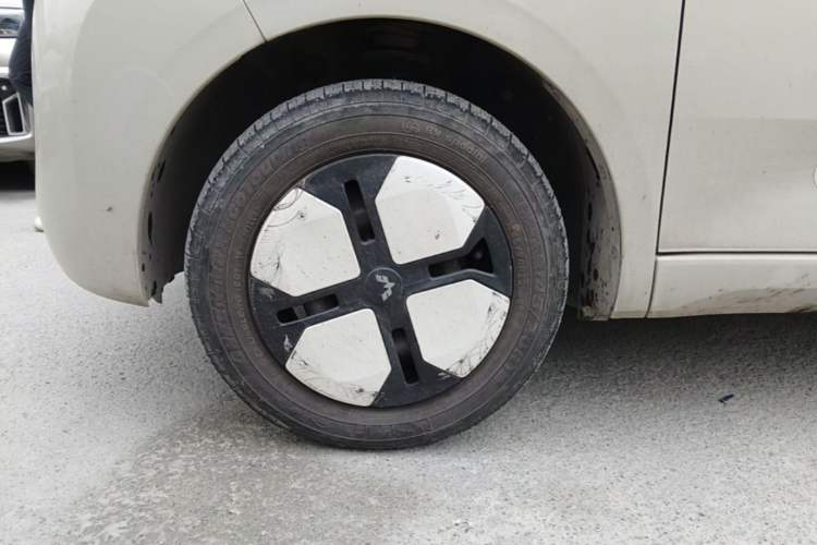 Used Wuling Hongguang MINIEV 2024 3rd Generation 215km Advanced Version Left Front Wheel Hub