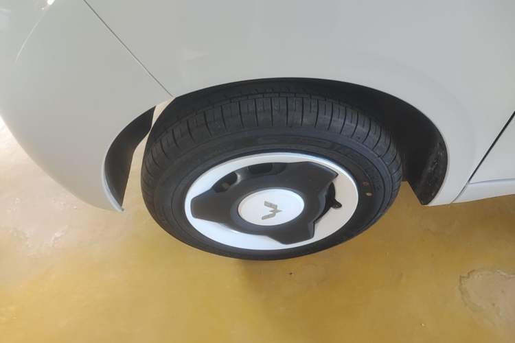 Used Wuling Hongguang MINIEV 2024 3rd Generation 215km Youth Edition Left Front Wheel Hub