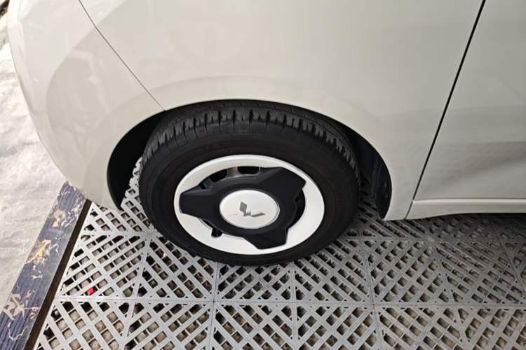 Used Wuling Hongguang MINIEV 2024 3rd Generation 215km Advanced Version Left Front Wheel Hub