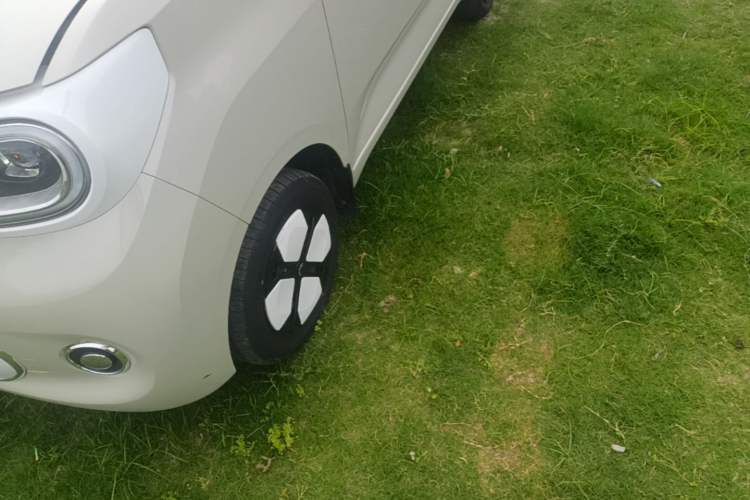 Used Wuling Hongguang MINIEV 2024 3rd Generation 215km Advanced Version Left Front Wheel Hub
