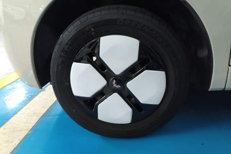Used Wuling Hongguang MINIEV 2024 3rd Generation 215km Advanced Version Left Front Wheel Hub