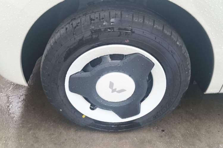 Used Wuling Hongguang MINIEV 2024 3rd Generation 215km Youth Edition Left Front Wheel Hub