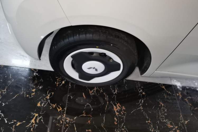 Used Wuling Hongguang MINIEV 2024 3rd Generation 215km Youth Edition Left Front Wheel Hub